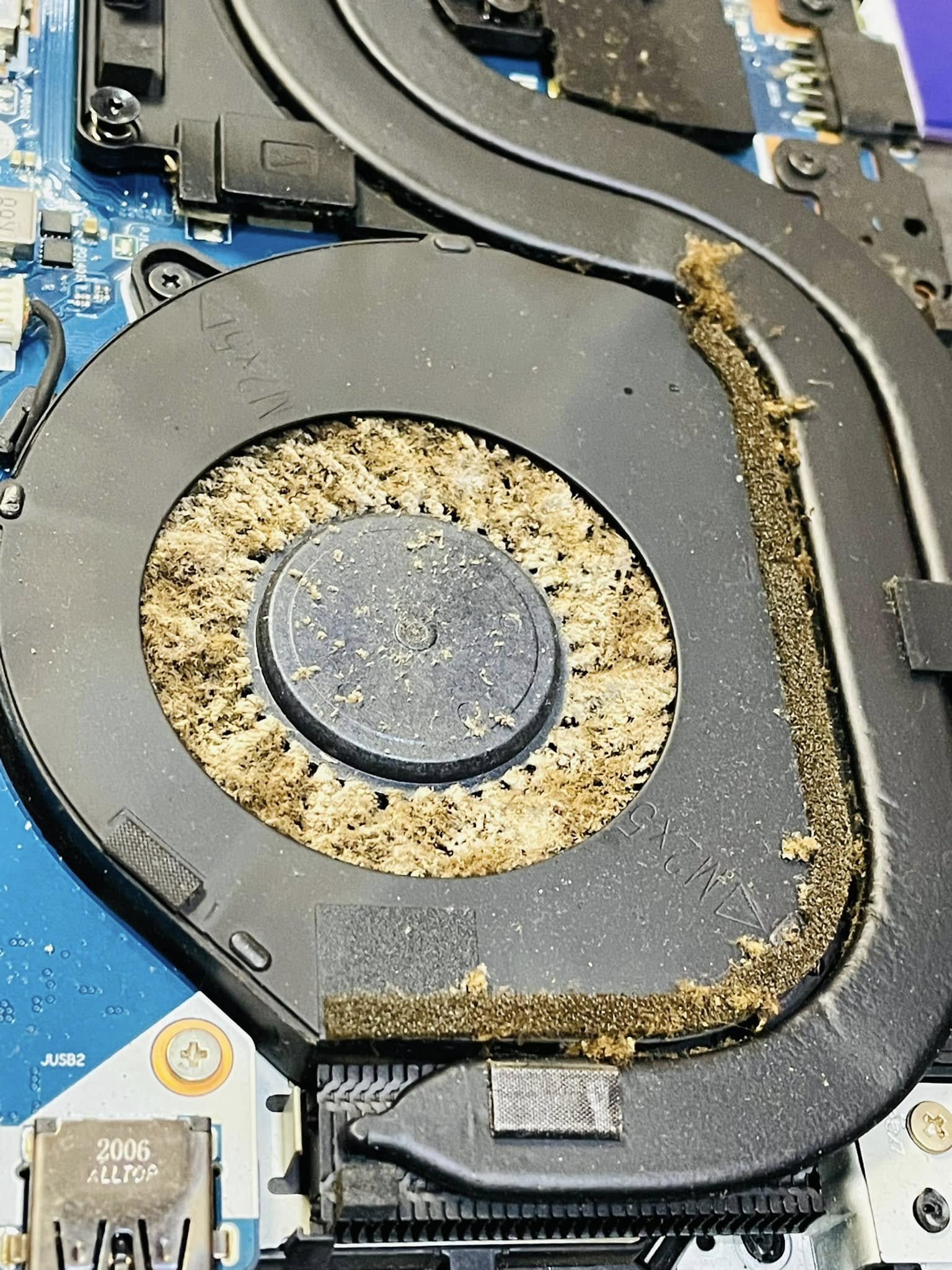 Układ chłodzenia laptopa po serwisie
